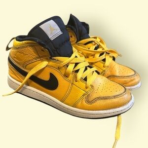Jordan 1‎ Mid Yellow Black Sneakers Kids Size 2.5Y Style 640734-700